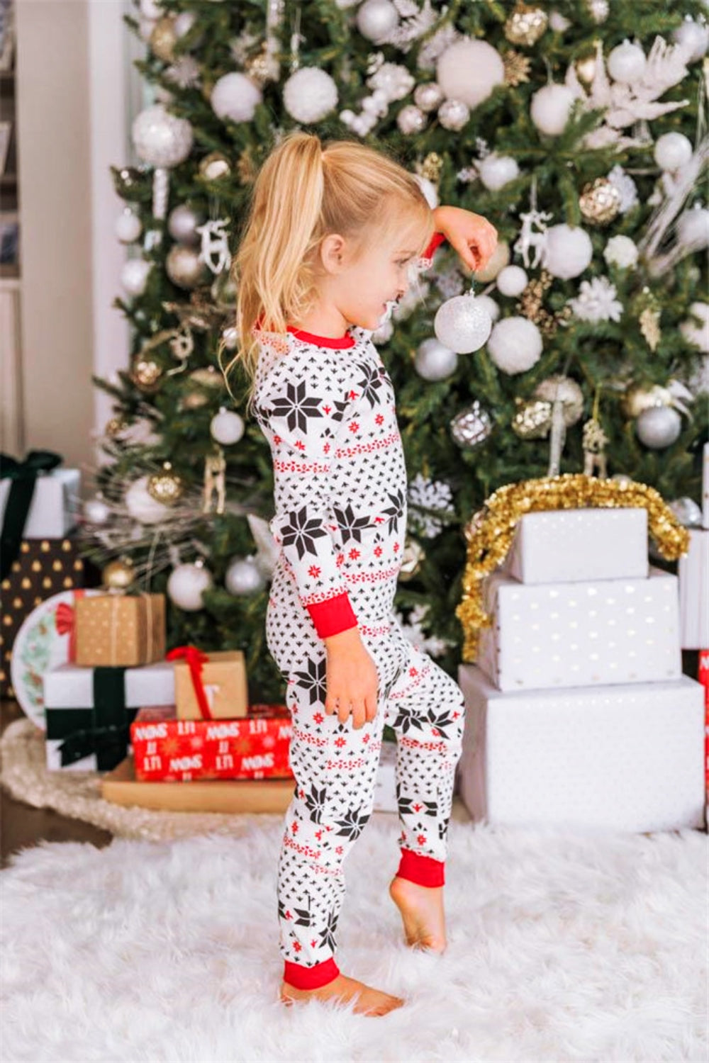 Snowflake Pattern Top and Pants Set