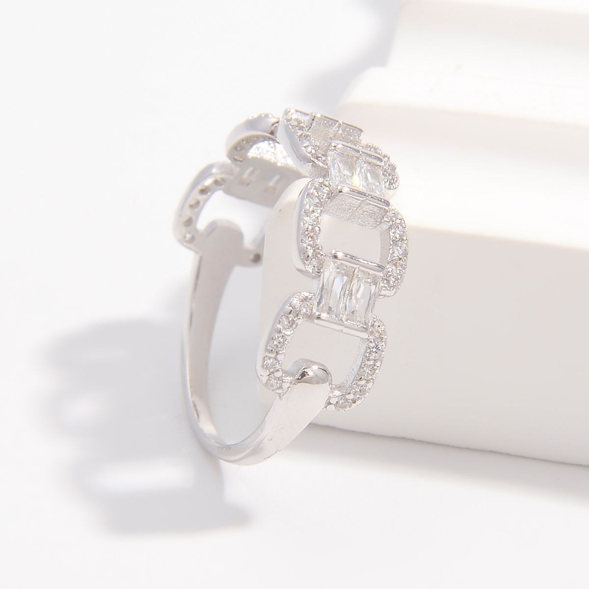 925 Sterling Silver Zircon Cutout Ring