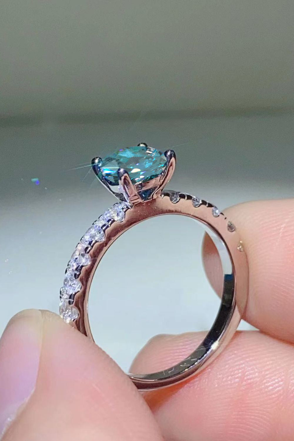 Future Style 1 Carat Moissanite Side Stone Ring